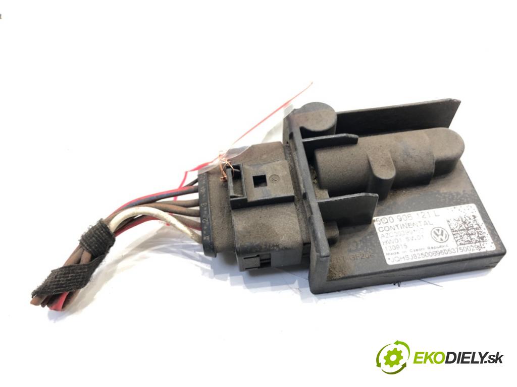 VW GOLF VII Kombi 2015 110 kW 2.0 TDI 1968 Modul pumpy paliva 5Q0906121L