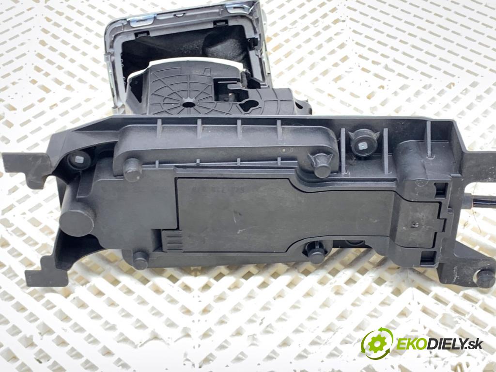 VW GOLF VII Kombi 2015 110 kW 2.0 TDI 1968 Kulisa DSG