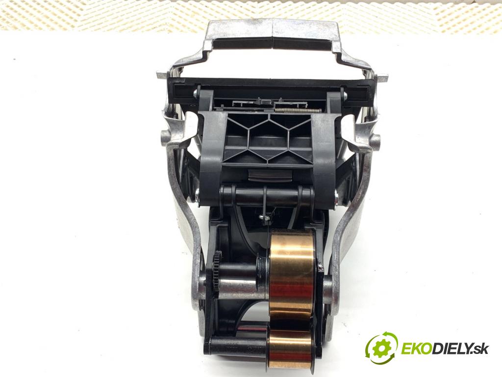 AUDI A8 D4 sedan 2015 368 kW 6.3 W12 quattro 6299 stolík SKLADANIE: LONG 4H4862851