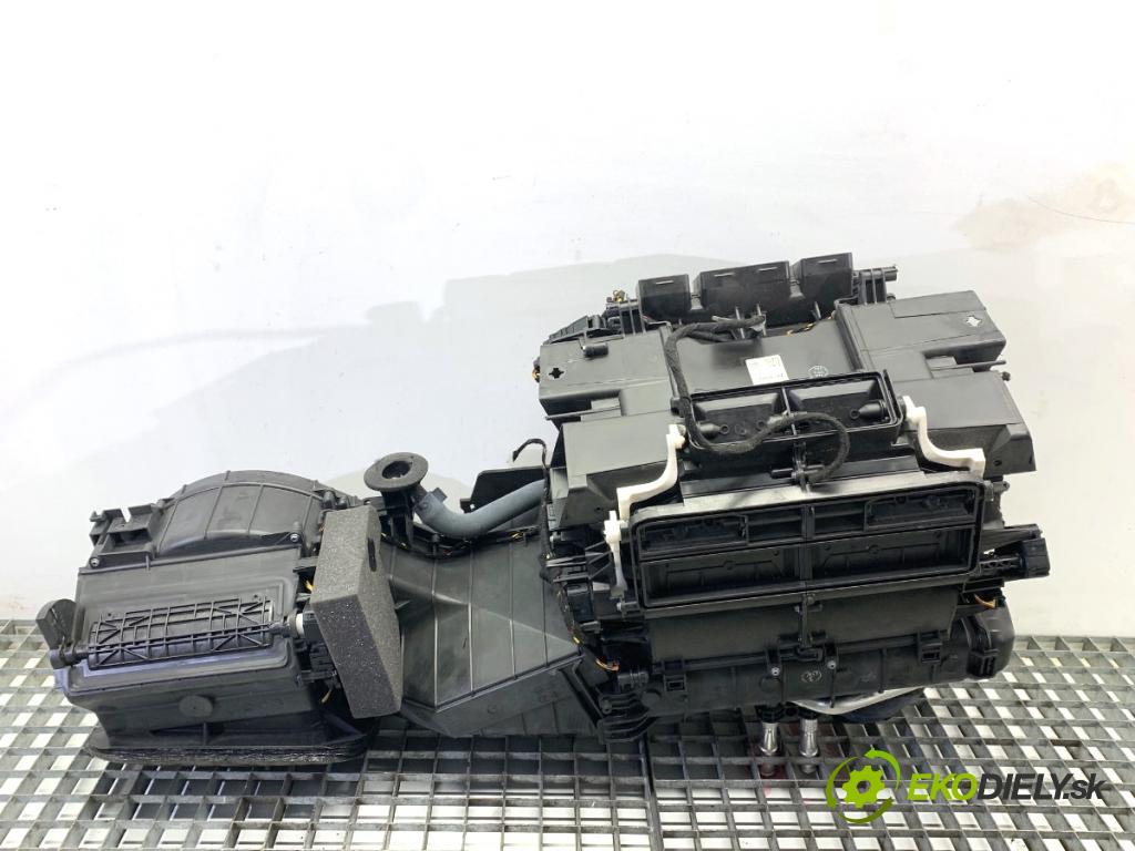 AUDI A8 D4 sedan 2015 368 kW 6.3 W12 quattro 6299 Výhrevné teleso, radiátor kúrenia 4H1820005H (Radiátor kúrenia)