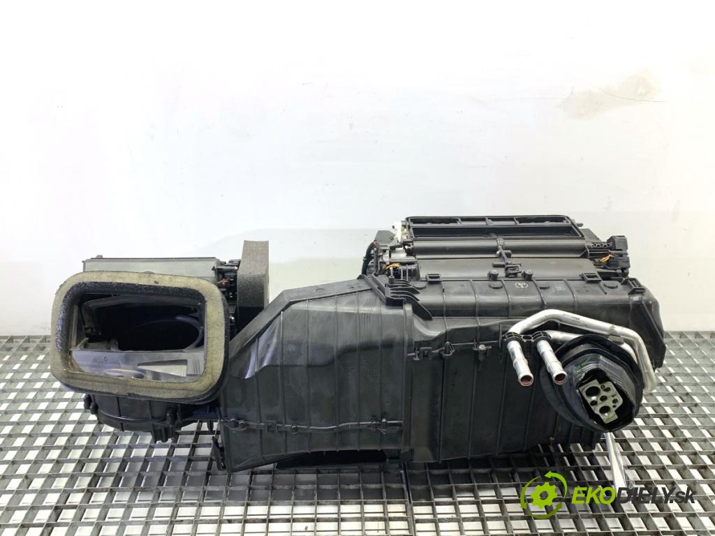 AUDI A8 D4 sedan 2015 368 kW 6.3 W12 quattro 6299 Výhrevné teleso, radiátor kúrenia 4H1820005H (Radiátor kúrenia)