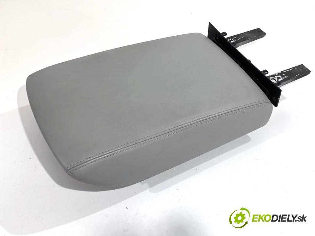 AUDI A8 D4 sedan 2015 368 kW 6.3 W12 quattro 6299 Lakťová opierka zad  (Lakťová opierka)