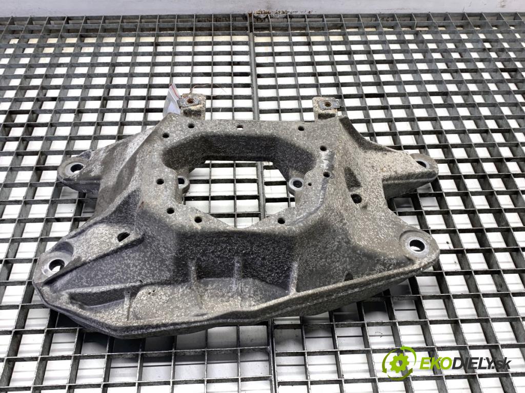 AUDI A8 D4 sedan 2015 368 kW 6.3 W12 quattro 6299 Držiak prevodovky 4H0399263