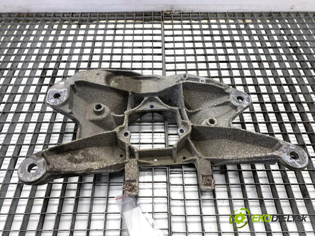 AUDI A8 D4 sedan 2015 368 kW 6.3 W12 quattro 6299 Držiak prevodovky 4H0399263