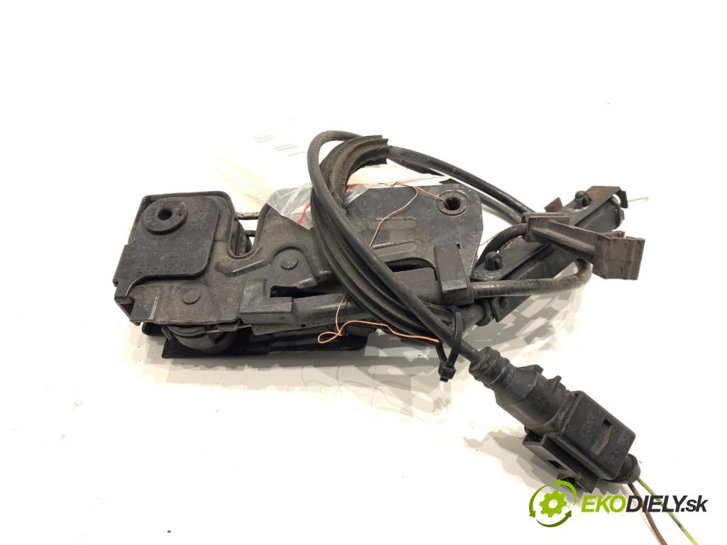 AUDI A4 B8 sedan 2008 105 kW 2.0 TDI 1968 zámok kapoty přední část 8K1823746