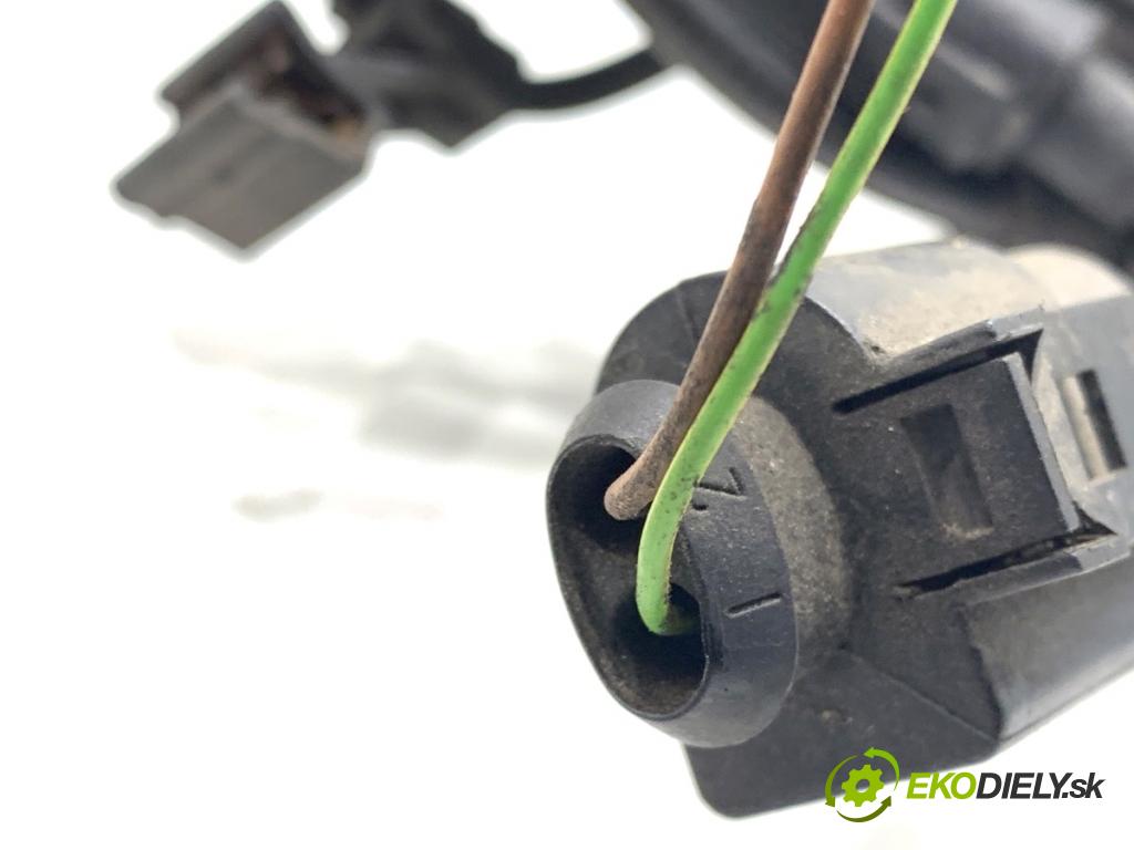 AUDI A4 B8 sedan 2008 105 kW 2.0 TDI 1968 zámok kapoty přední část 8K1823746