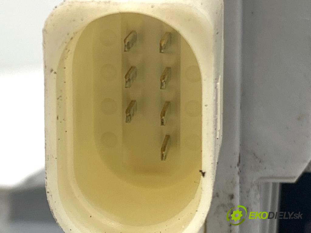 AUDI A4 B8 sedan 2008 105 kW 2.0 TDI 1968 zámok Dvere pravy predný 8J1837016A