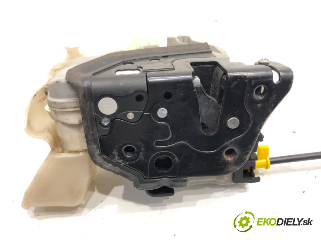 AUDI A4 B8 sedan 2008 105 kW 2.0 TDI 1968 zámok Dvere ľavy predný 