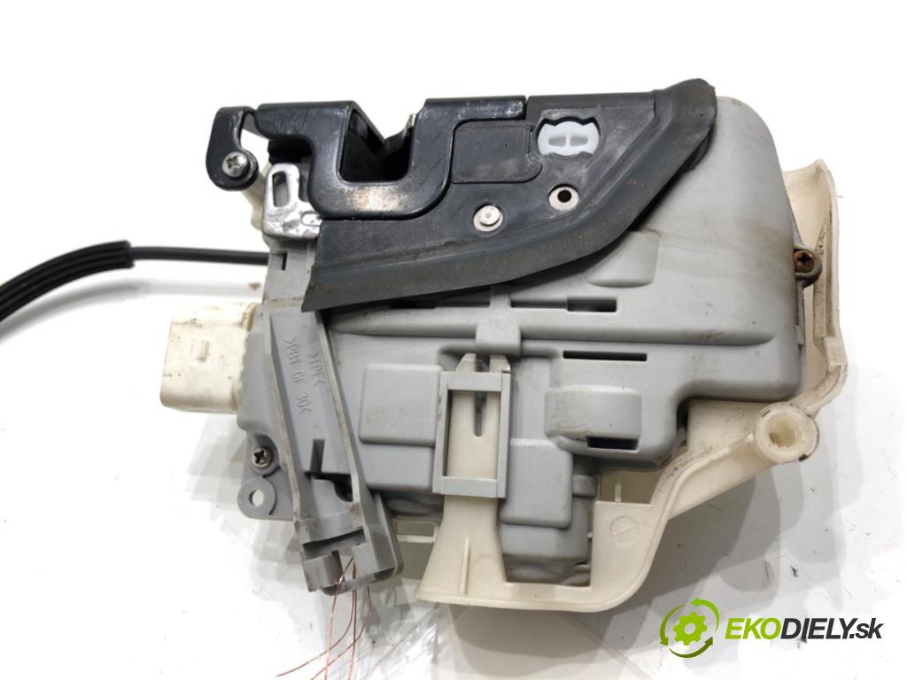 AUDI A4 B8 sedan 2008 105 kW 2.0 TDI 1968 zámok Dvere ľavy predný