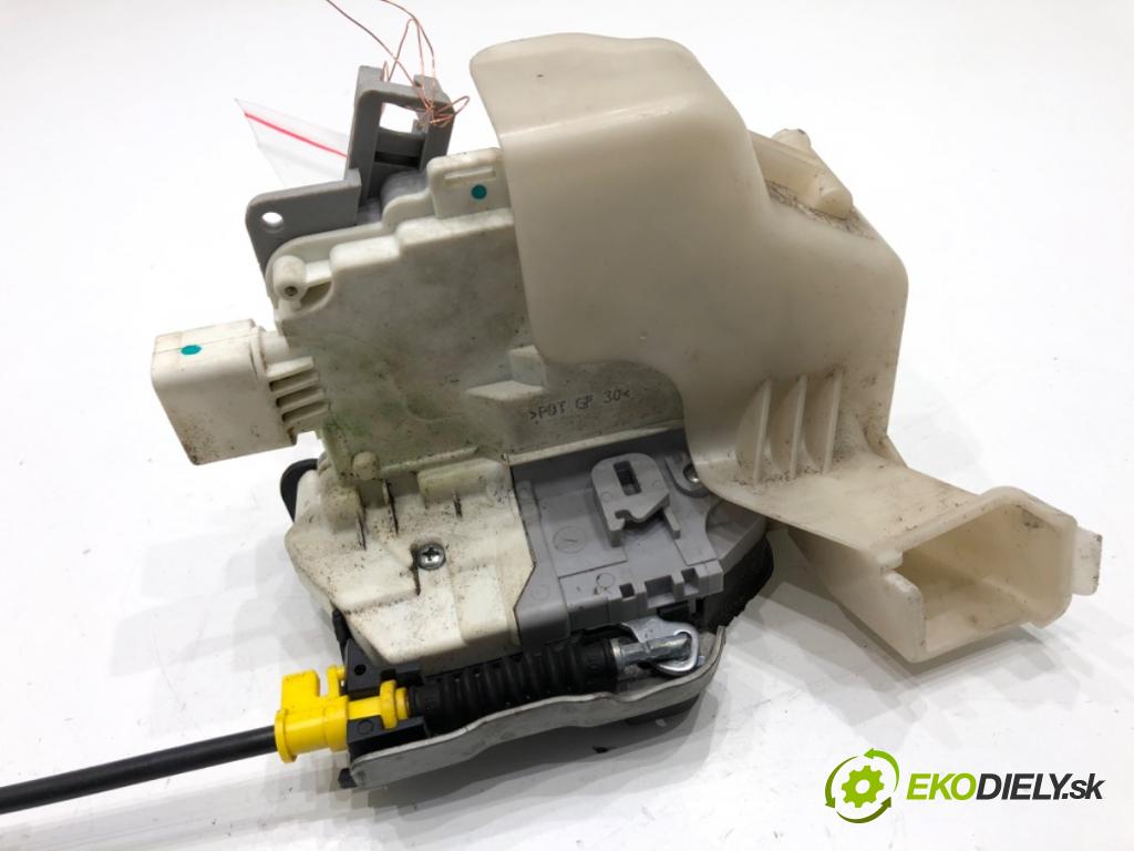 AUDI A4 B8 sedan 2008 105 kW 2.0 TDI 1968 zámok Dvere ľavy predný