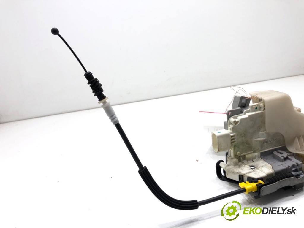 AUDI A4 B8 sedan 2008 105 kW 2.0 TDI 1968 zámok Dvere ľavy predný