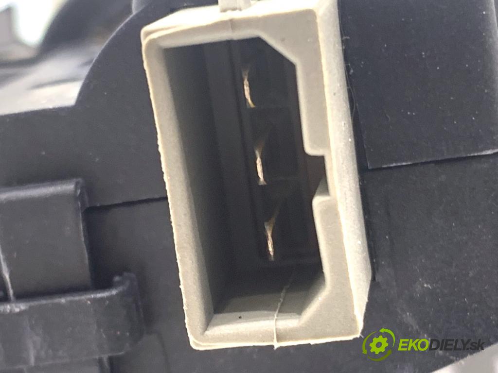 AUDI A4 B8 sedan 2008 105 kW 2.0 TDI 1968 zámok dverí zad 4F5827505D