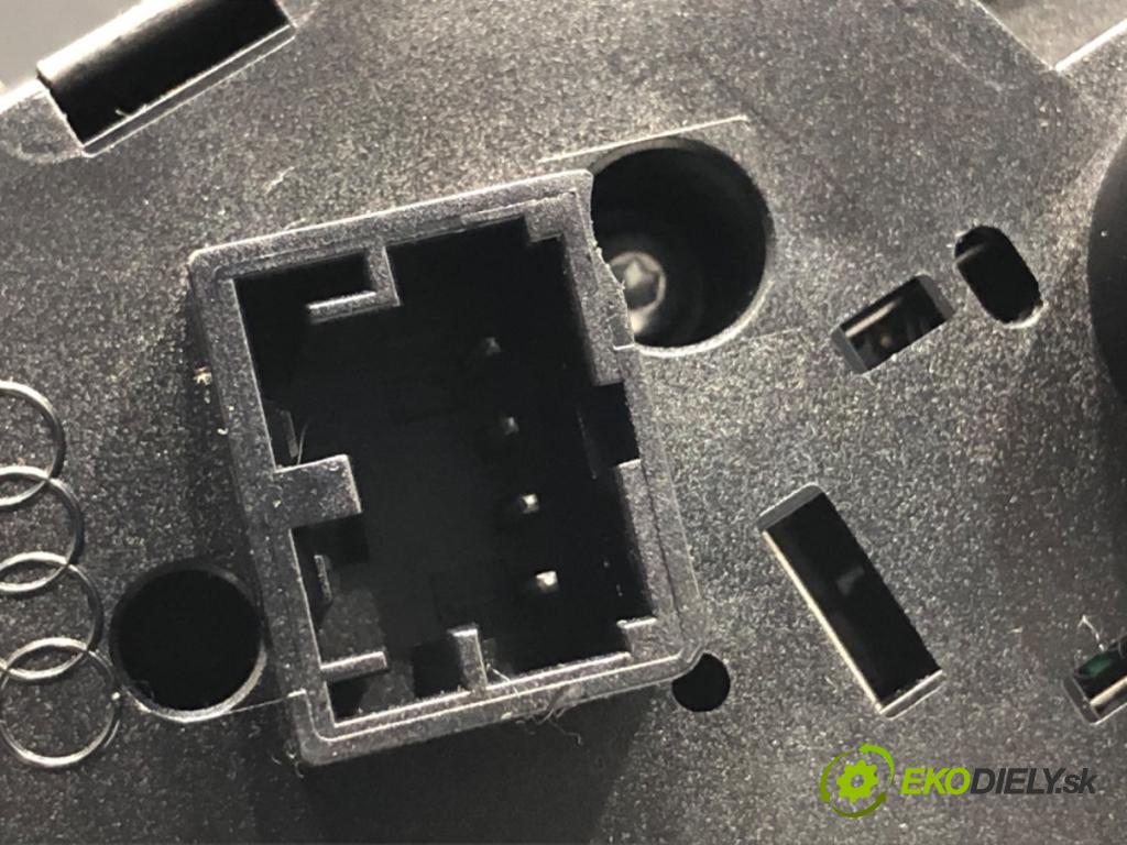 AUDI A4 B8 sedan 2008 105 kW 2.0 TDI 1968 Spínač svetiel 8K0941531C