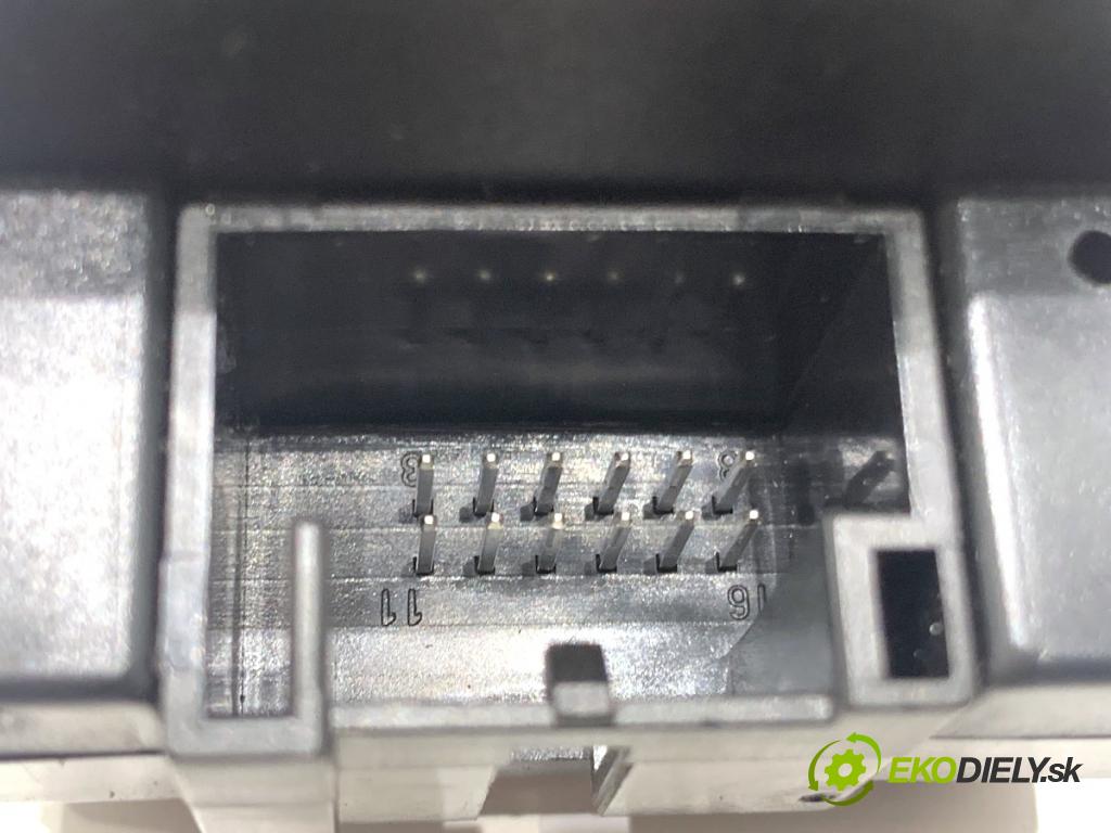 AUDI A4 B8 sedan 2008 105 kW 2.0 TDI 1968 spinačka 8K0909131 (Spínacia skrinka)