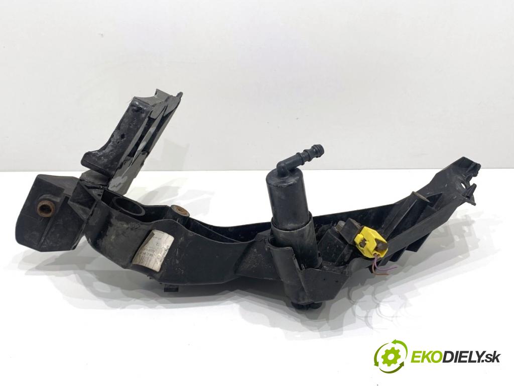 AUDI A4 B8 sedan 2008 105 kW 2.0 TDI 1968 ostřikovače světla pravý přední část uchycení svetla 8K0805608C 8K0955102