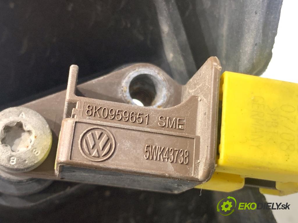 AUDI A4 B8 sedan 2008 105 kW 2.0 TDI 1968 ostřikovače světla pravý přední část uchycení svetla 8K0805608C 8K0955102