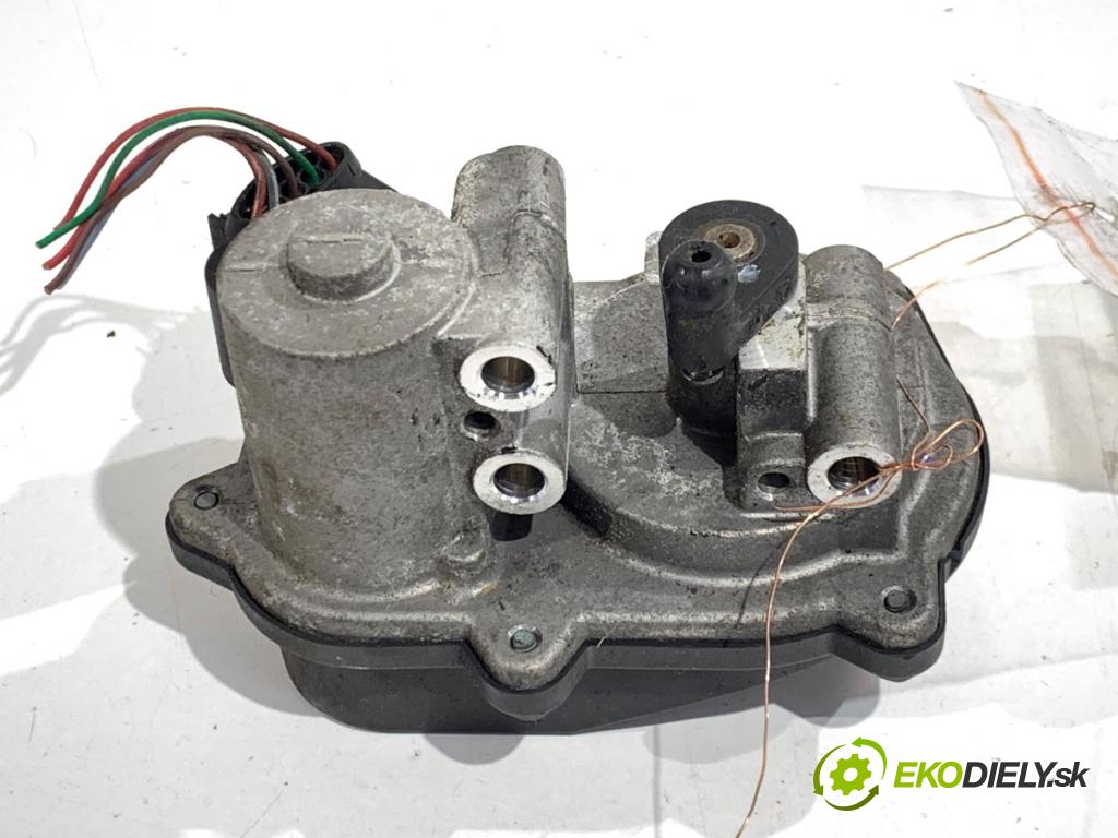 AUDI A4 B8 sedan 2008 105 kW 2.0 TDI 1968 nastavovač svod, potrubí 03L129086 (Motorek ostatní)