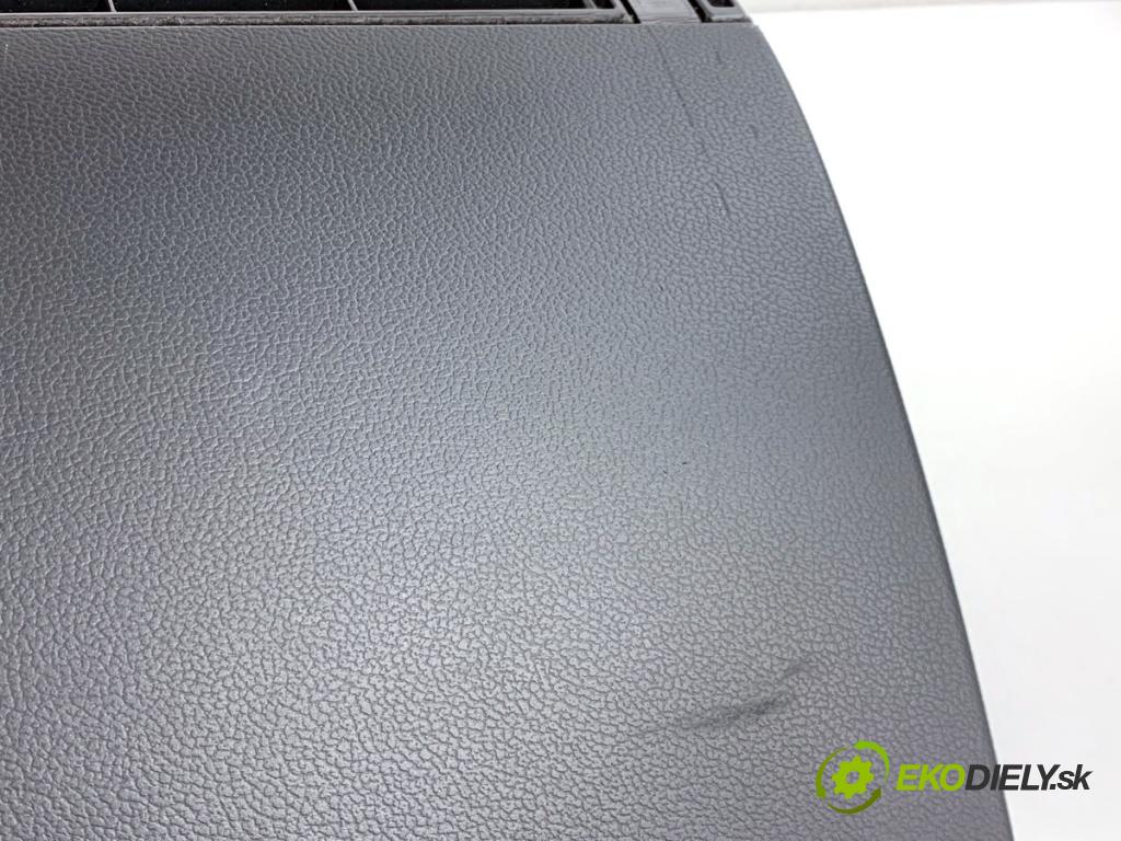 AUDI A4 B8 sedan 2008 105 kW 2.0 TDI 1968 Priehradka, kastlík spolujazdca 8K1857035A (Priehradka (kastlík))