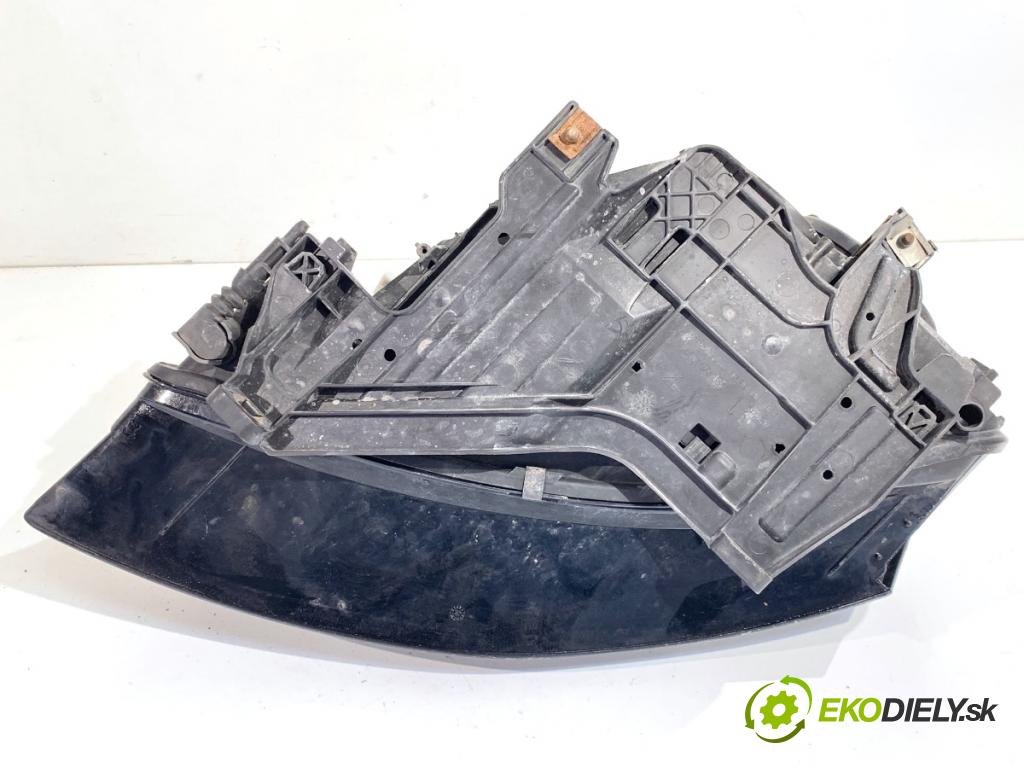 AUDI A4 B8 sedan 2008 105 kW 2.0 TDI 1968 světlomet pravý přední část XENON