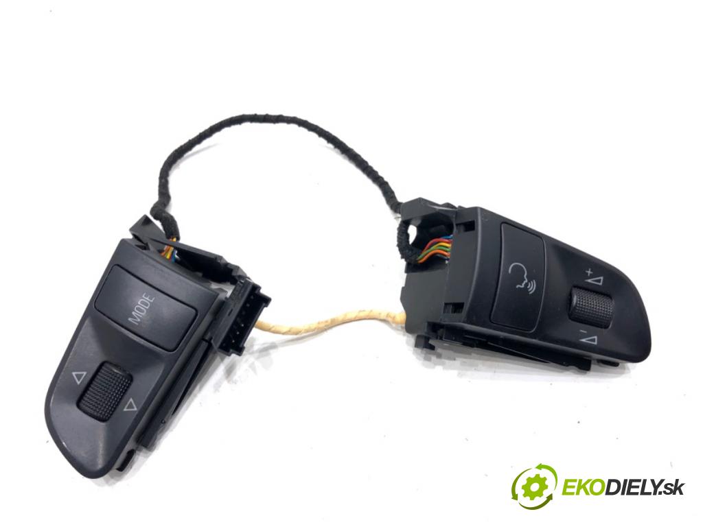 AUDI A4 B8 sedan 2008 105 kW 2.0 TDI 1968 SPÍNAČE: volantu 4F0951527D