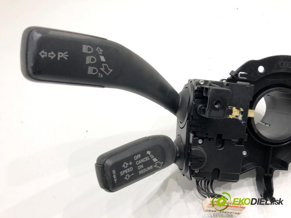 AUDI A4 B8 sedan 2008 105 kW 2.0 TDI 1968 Prepínač kombinovaný 8K0953502BD (Prepínacie páčky pod volantom)