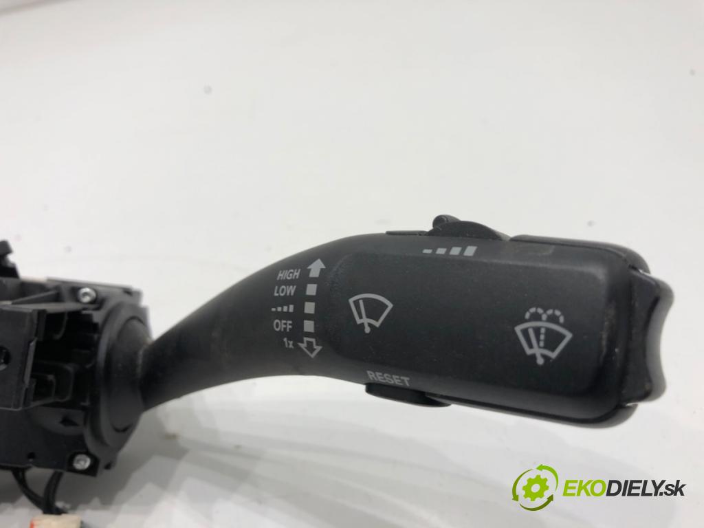 AUDI A4 B8 sedan 2008 105 kW 2.0 TDI 1968 Prepínač kombinovaný 8K0953502BD (Prepínacie páčky pod volantom)