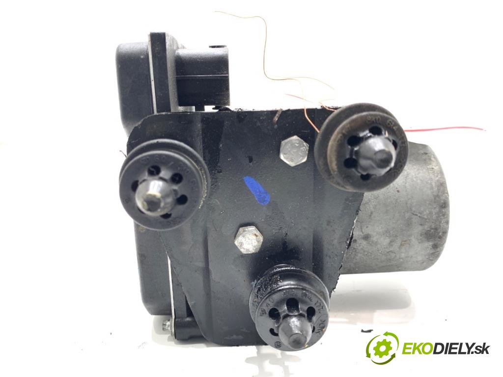 AUDI A4 B8 sedan 2008 105 kW 2.0 TDI 1968 Pumpa ABS 8K0907379AQ (Pumpa ABS)