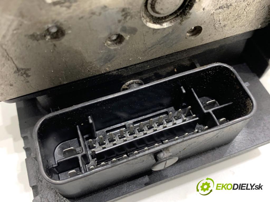 AUDI A4 B8 sedan 2008 105 kW 2.0 TDI 1968 Pumpa ABS 8K0907379AQ (Pumpa ABS)