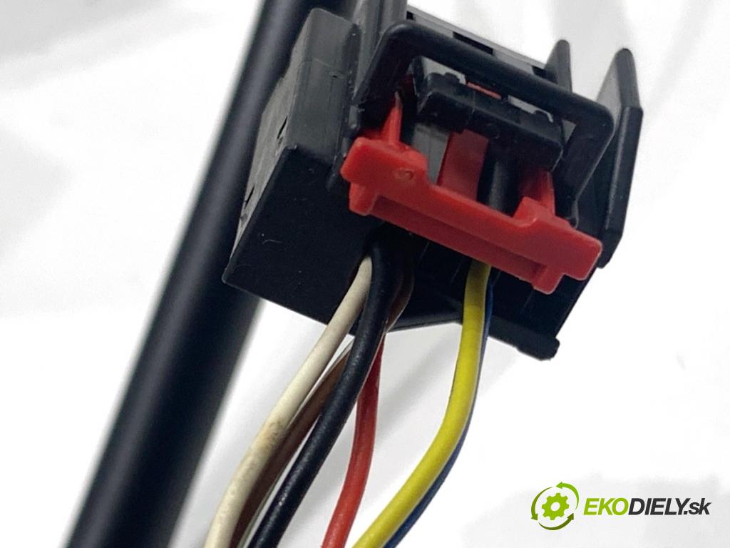 AUDI A4 B8 sedan 2008 105 kW 2.0 TDI 1968 Spätné zrkadlo pravy LZ9Y