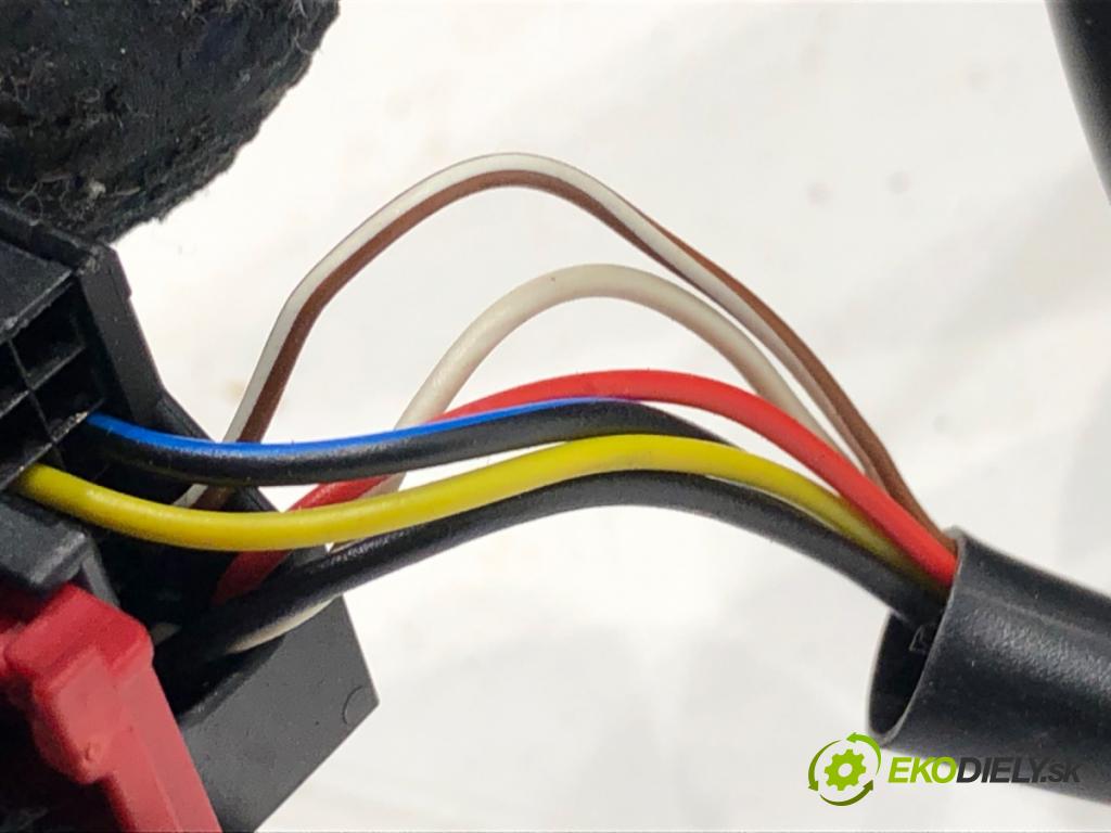 AUDI A4 B8 sedan 2008 105 kW 2.0 TDI 1968 Spätné zrkadlo ľavy LZ9Y