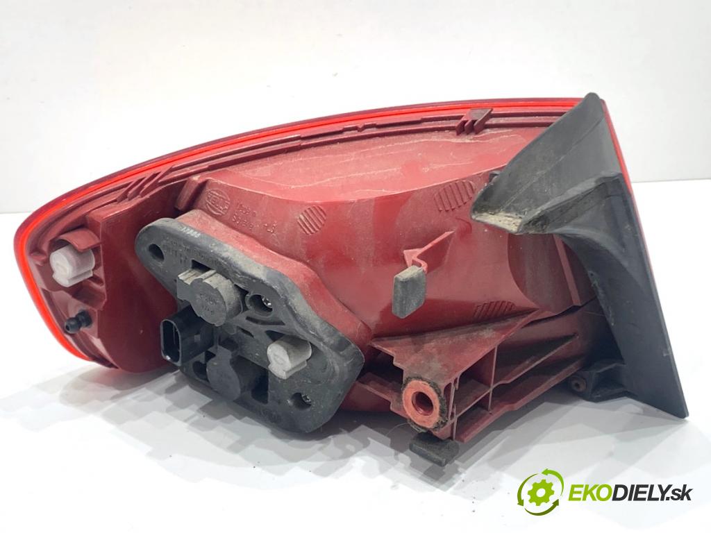 AUDI A4 B8 sedan 2008 105 kW 2.0 TDI 1968 Svetlo pravy zad