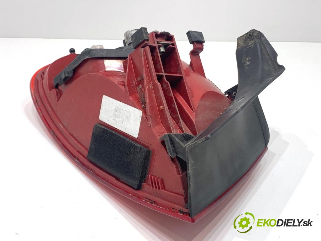 AUDI A4 B8 sedan 2008 105 kW 2.0 TDI 1968 Svetlo pravy zad