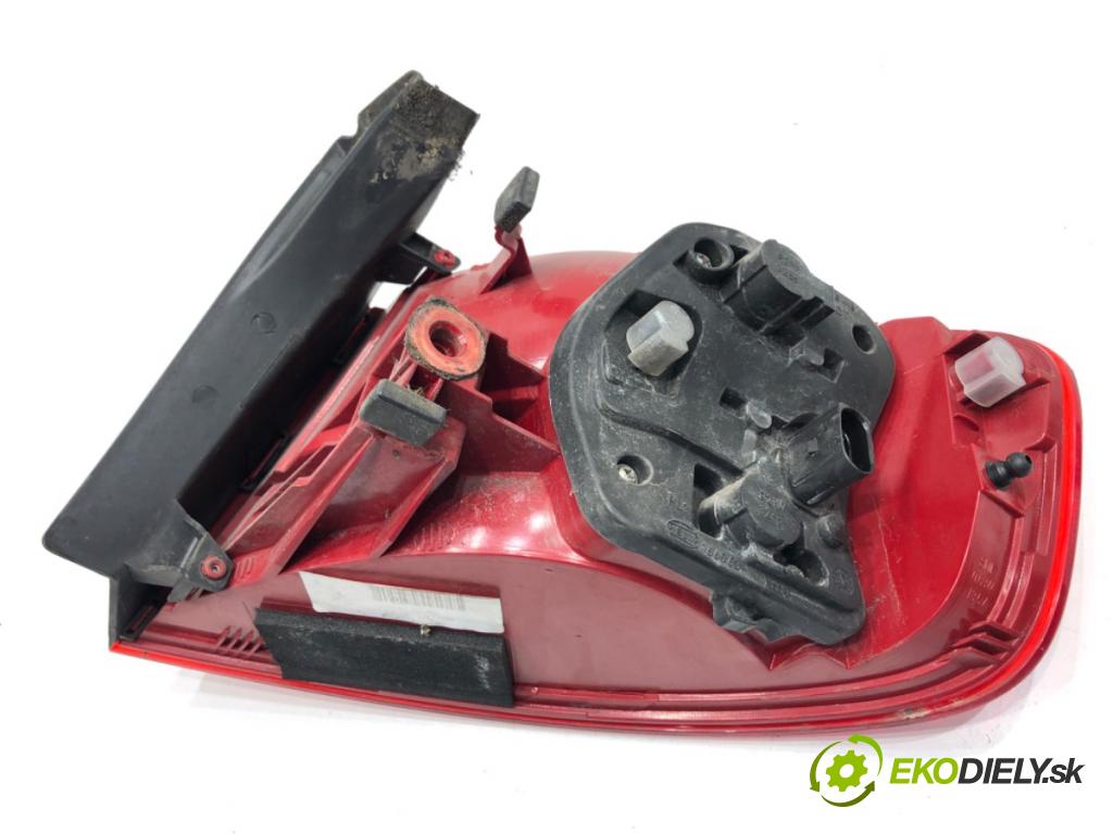 AUDI A4 B8 sedan 2008 105 kW 2.0 TDI 1968 Svetlo ľavy zad