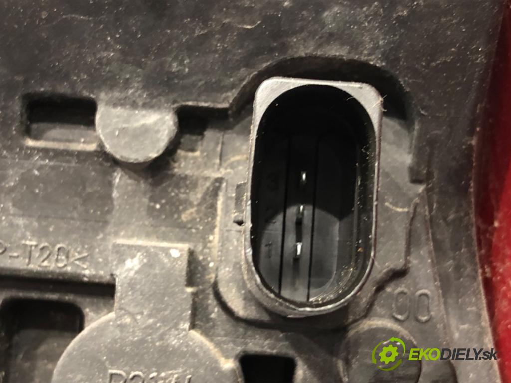 AUDI A4 B8 sedan 2008 105 kW 2.0 TDI 1968 Svetlo ľavy zad