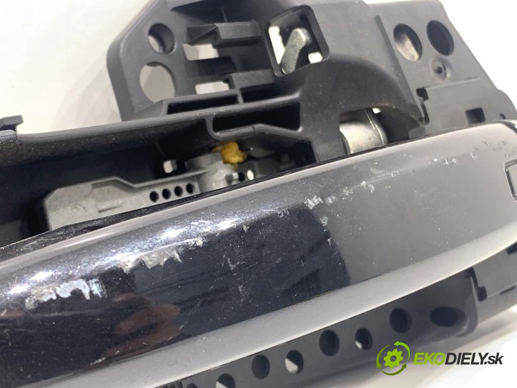 AUDI A4 B8 sedan 2008 105 kW 2.0 TDI 1968 Kľučka vonkajšia pravy predný