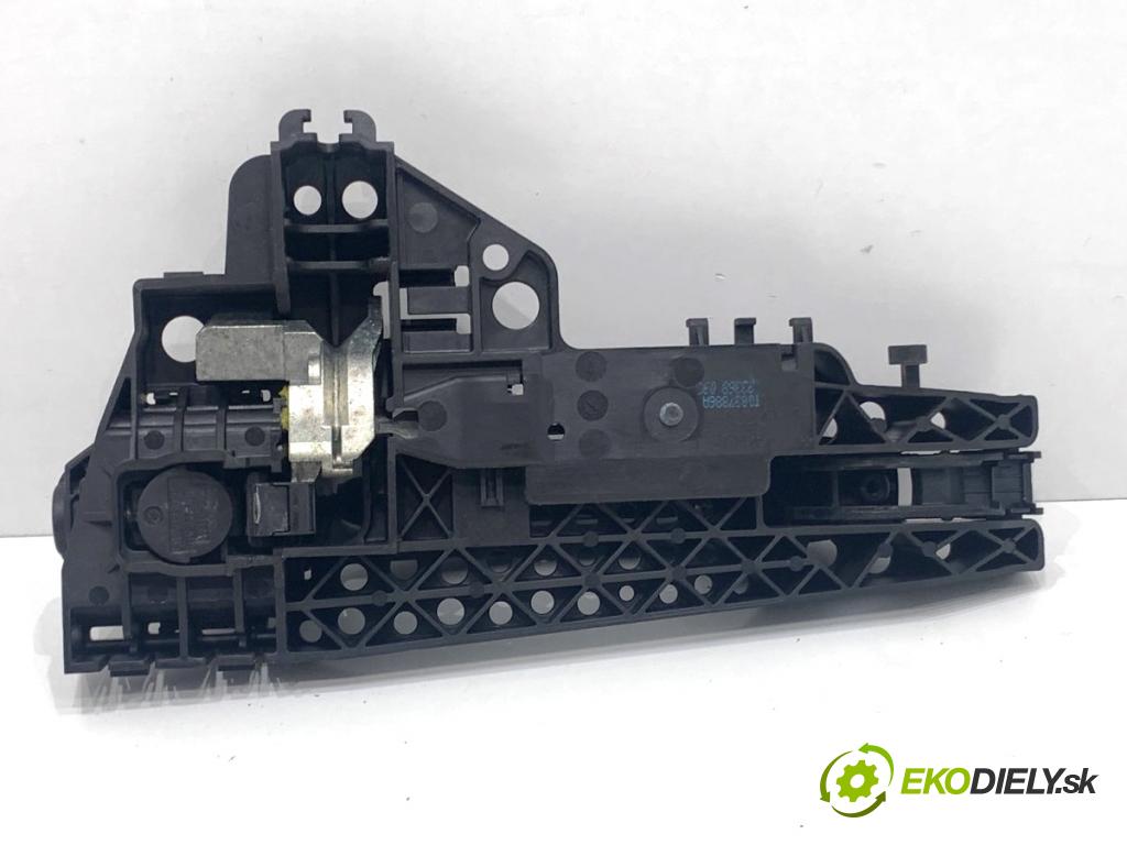 AUDI A4 B8 sedan 2008 105 kW 2.0 TDI 1968 Kľučka vonkajšia pravy predný