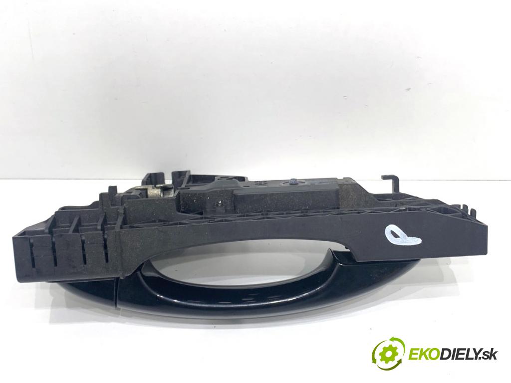 AUDI A4 B8 sedan 2008 105 kW 2.0 TDI 1968 Kľučka vonkajšia pravy predný