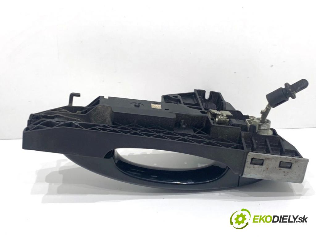 AUDI A4 B8 sedan 2008 105 kW 2.0 TDI 1968 Kľučka vonkajšia ľavy predný