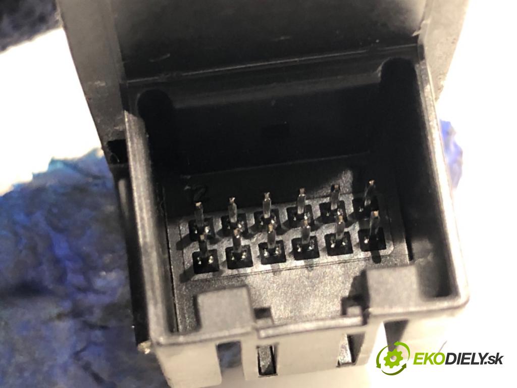 AUDI A4 B8 sedan 2008 105 kW 2.0 TDI 1968 Kulisa brzdy ručnej brzdy 8K1927225C