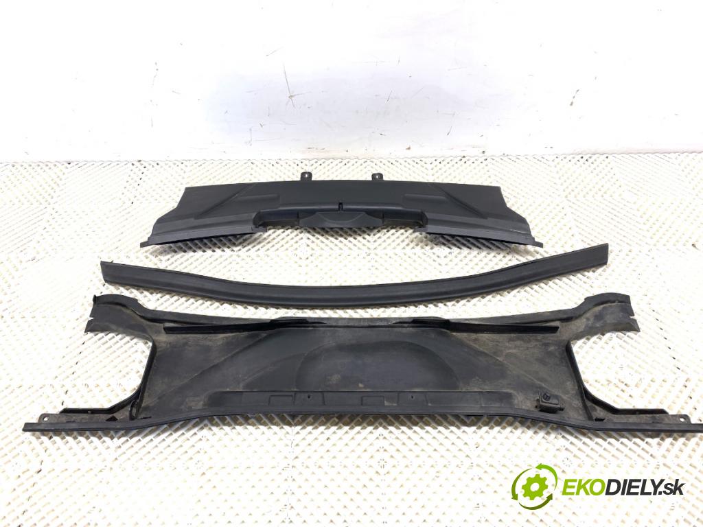 BMW E84 SUV 2013 135 kW xDrive 20 d 1995 torpédo plast pod čelní okno 6924277 (Plast pod čelním sklem)