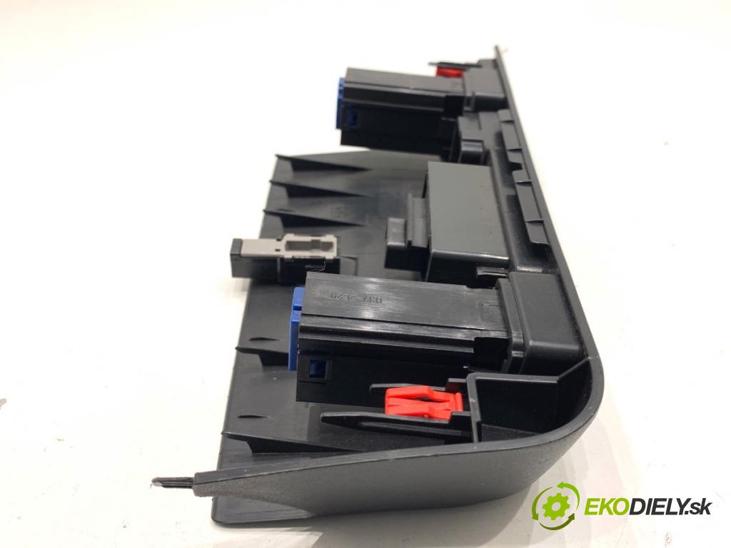 TOYOTA YARIS IV liftback 2022 92 kW 1.5 (MXPA11) 1490 Panel Prepínač 55407-K0030