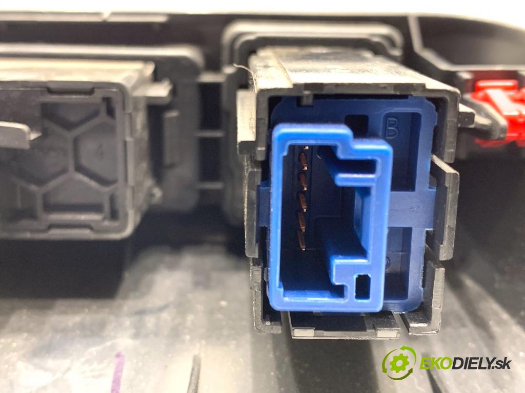 TOYOTA YARIS IV liftback 2022 92 kW 1.5 (MXPA11) 1490 Panel Prepínač 55407-K0030