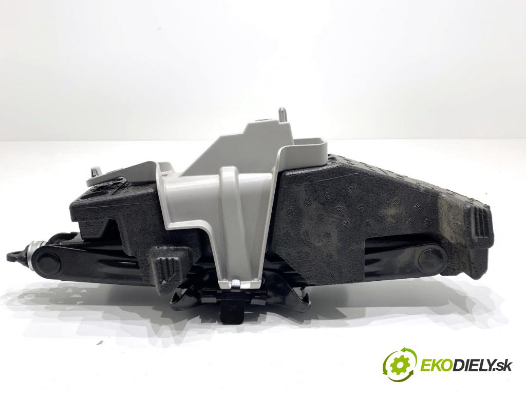 TOYOTA YARIS IV liftback 2022 92 kW 1.5 (MXPA11) 1490 ZVEDÁK: - Mechanizmus 64766-K0070