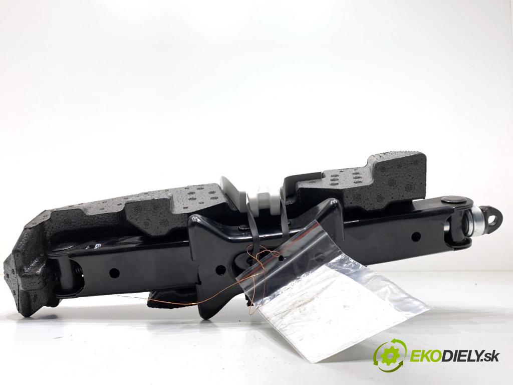 TOYOTA YARIS IV liftback 2022 92 kW 1.5 (MXPA11) 1490 ZVEDÁK: - Mechanizmus 64766-K0070