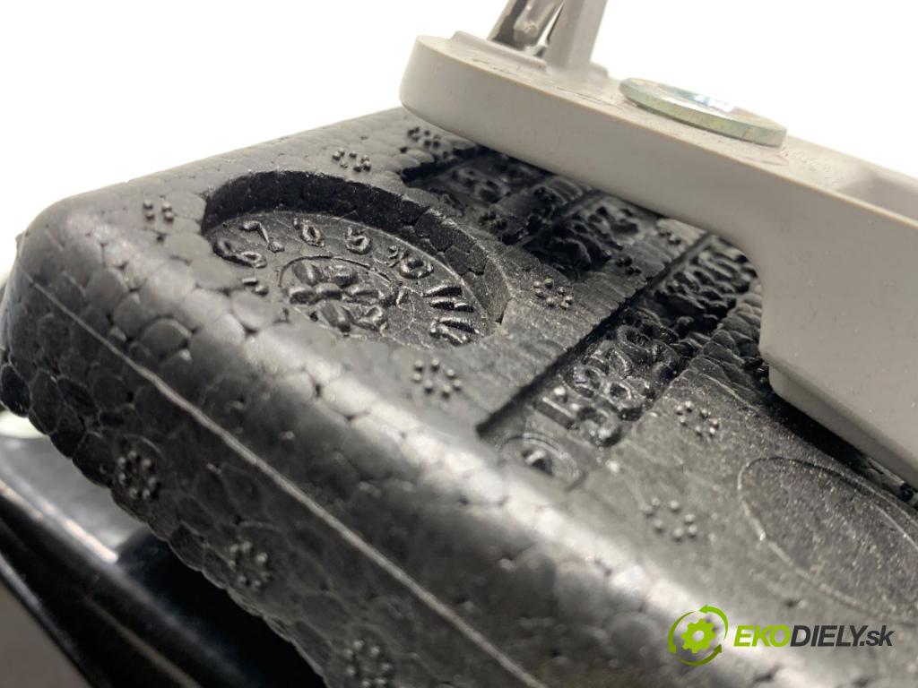 TOYOTA YARIS IV liftback 2022 92 kW 1.5 (MXPA11) 1490 ZVEDÁK: - mechanismus 64766-K0070