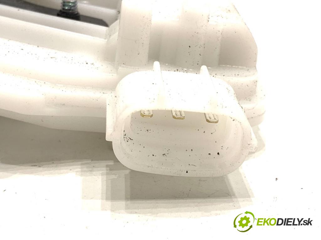 TOYOTA YARIS IV liftback 2022 92 kW 1.5 (MXPA11) 1490 zámok dverí zad