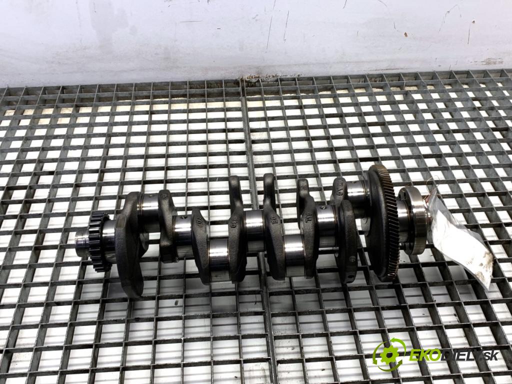 AUDI A4 B9 Kombi 2018 140 kW 2.0 TDI quattro 1968 Kardaň, hriadeľ KLIKA: 04L (Blok motora ostatné)