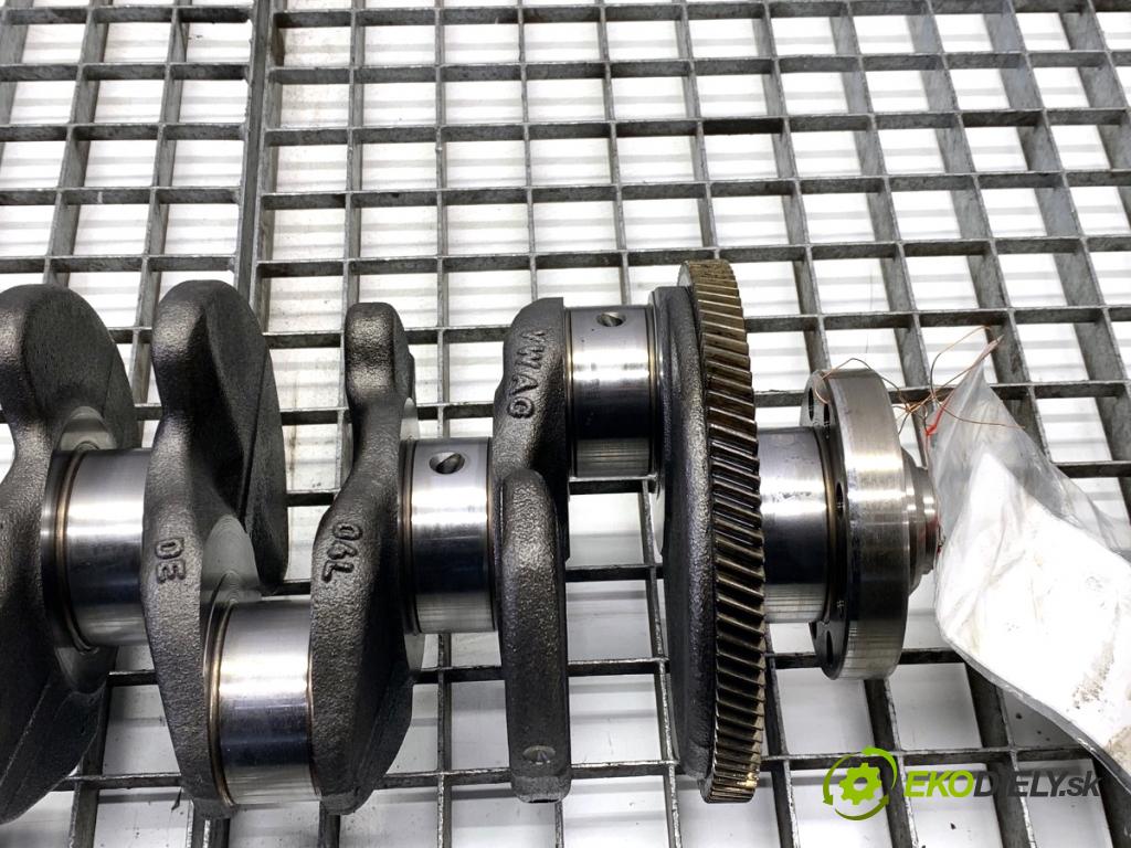 AUDI A4 B9 Kombi 2018 140 kW 2.0 TDI quattro 1968 Kardaň, hriadeľ KLIKA: 04L (Blok motora ostatné)