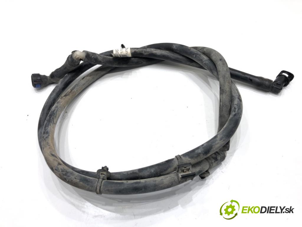 AUDI A8 D4 sedan 2015 368 kW 6.3 W12 quattro 6299 Rúrka ostrekovačov svetiel XENON 4H0955667A