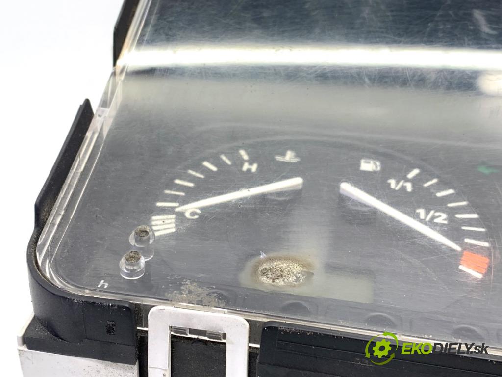 VW TRANSPORTER T4 Autobus 1997 75 kW 2.5 TDI 2461 Prístrojovka 7D0919861R (Prístrojová doska)